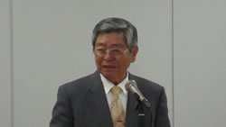 仲里利　元県議会議長