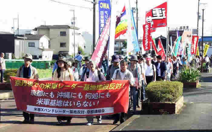 デモで高嶋町民にアピール