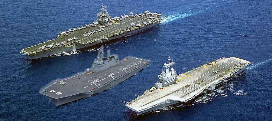 エンタープライズ　（左）　護衛艦　かが(中央)　シャルル・ド・ゴール（右）