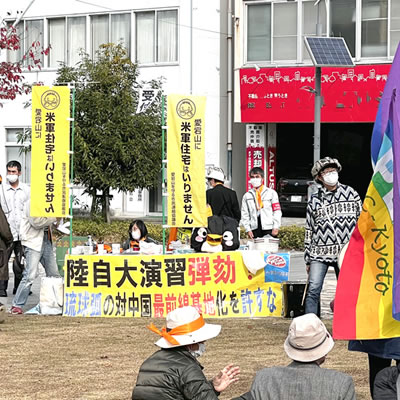 市役所前広場の集会